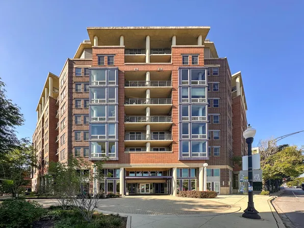 437 W Division St APT 901, Chicago, IL 60610