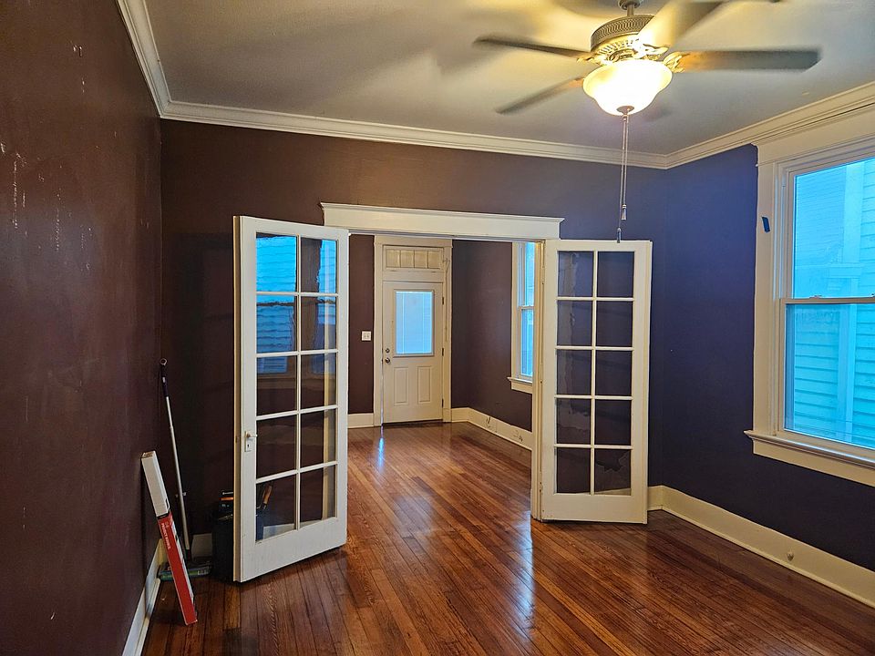 FRONT ROOMS