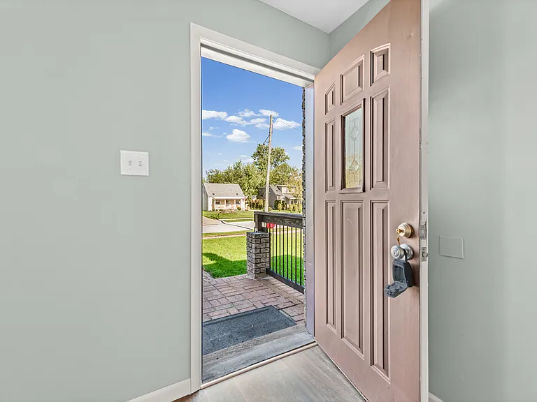 29131 Coolidge St — Photo 15