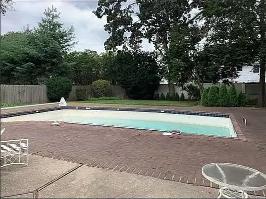 118 Cherry Dr W — Photo 9