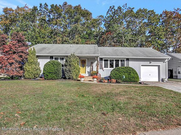 2nd image of 422 Lake Barnegat Dr