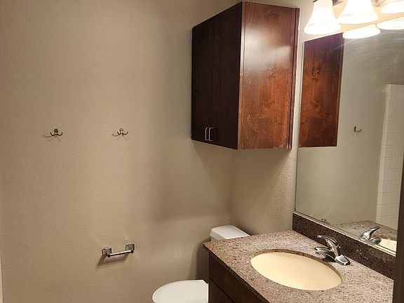 2nd image of 711 Caddell St #B