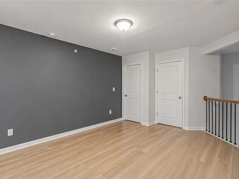 1339 Endicott Ct — Photo 16