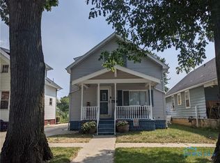293 4th St, Fostoria, OH 44830