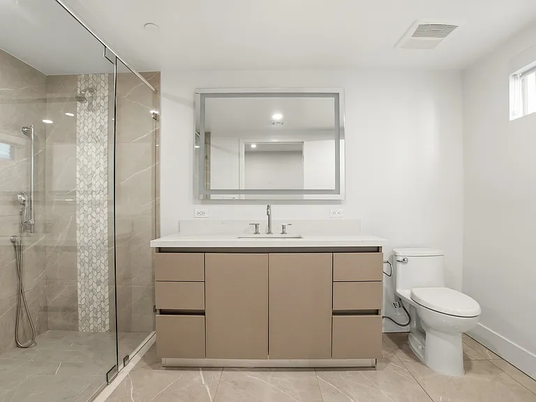 1070 S Holt Ave — Photo 35