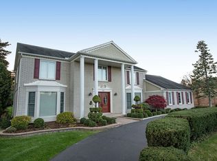 1961 Golf Ridge Dr, Bloomfield Hills, MI 48302