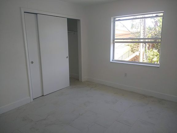 4th image of 16135 NE 19th Ct APT 10