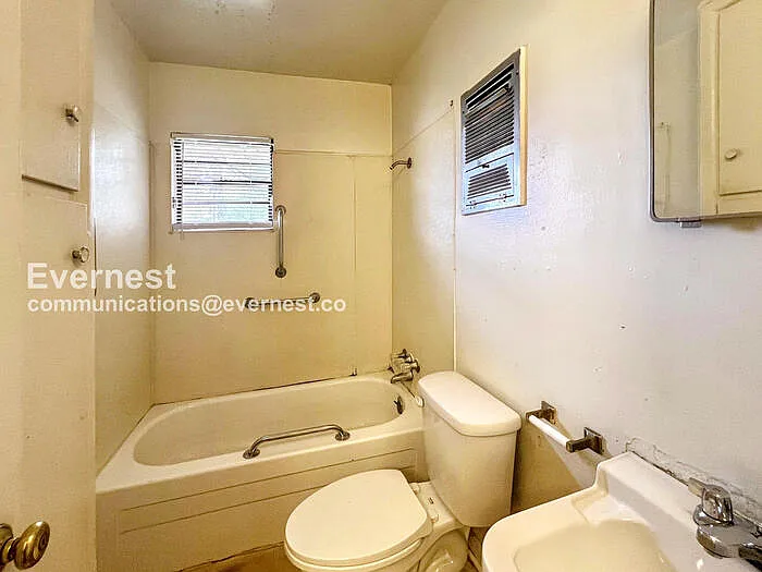 1814 1/2 S Cross St — Photo 10