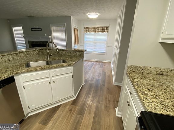 3rd image of 325 Towler Dr