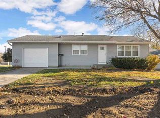 917 Elm St, Williamsburg, IA 52361