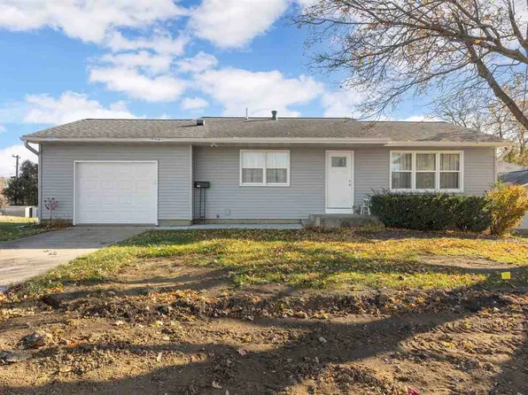 917 Elm St, Williamsburg, IA 52361