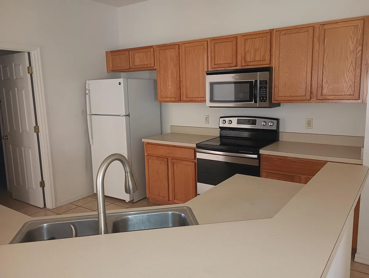 Kitchen - 5944 Lake Champlain Dr