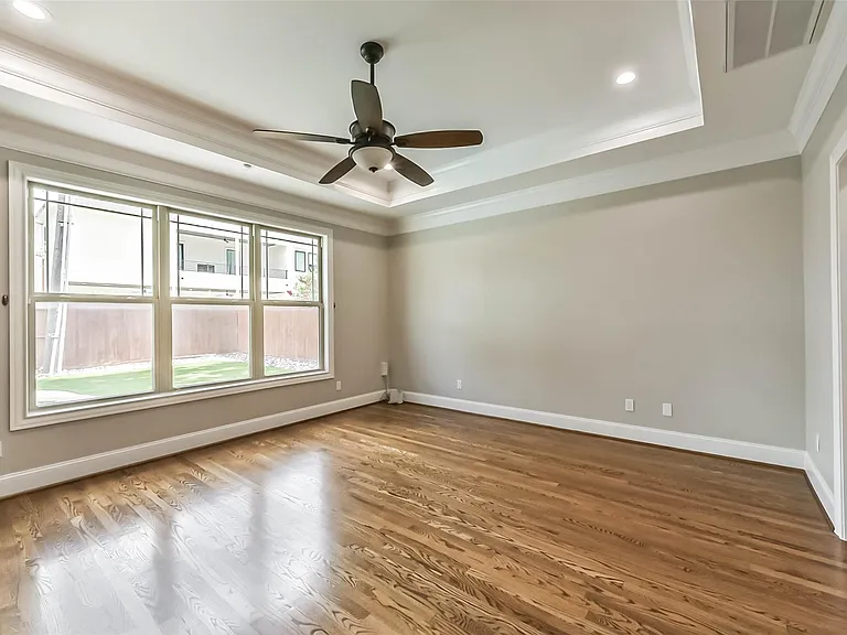 1317 Chantilly Ln — Photo 22