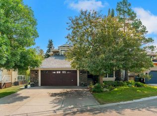 35 NW Strasbourg Bay SW, Calgary, AB T3H 1Y3