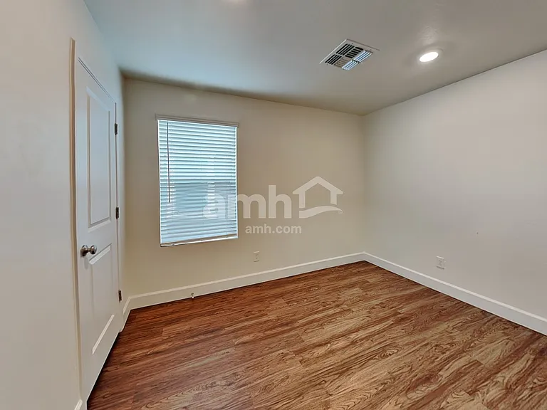 678 W Laredo Ave — Photo 11