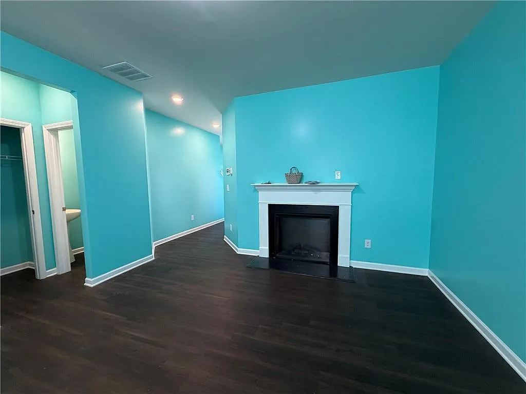 3 bed, 2.5 bath, 1776 sqft, $2,100 — Photo 2