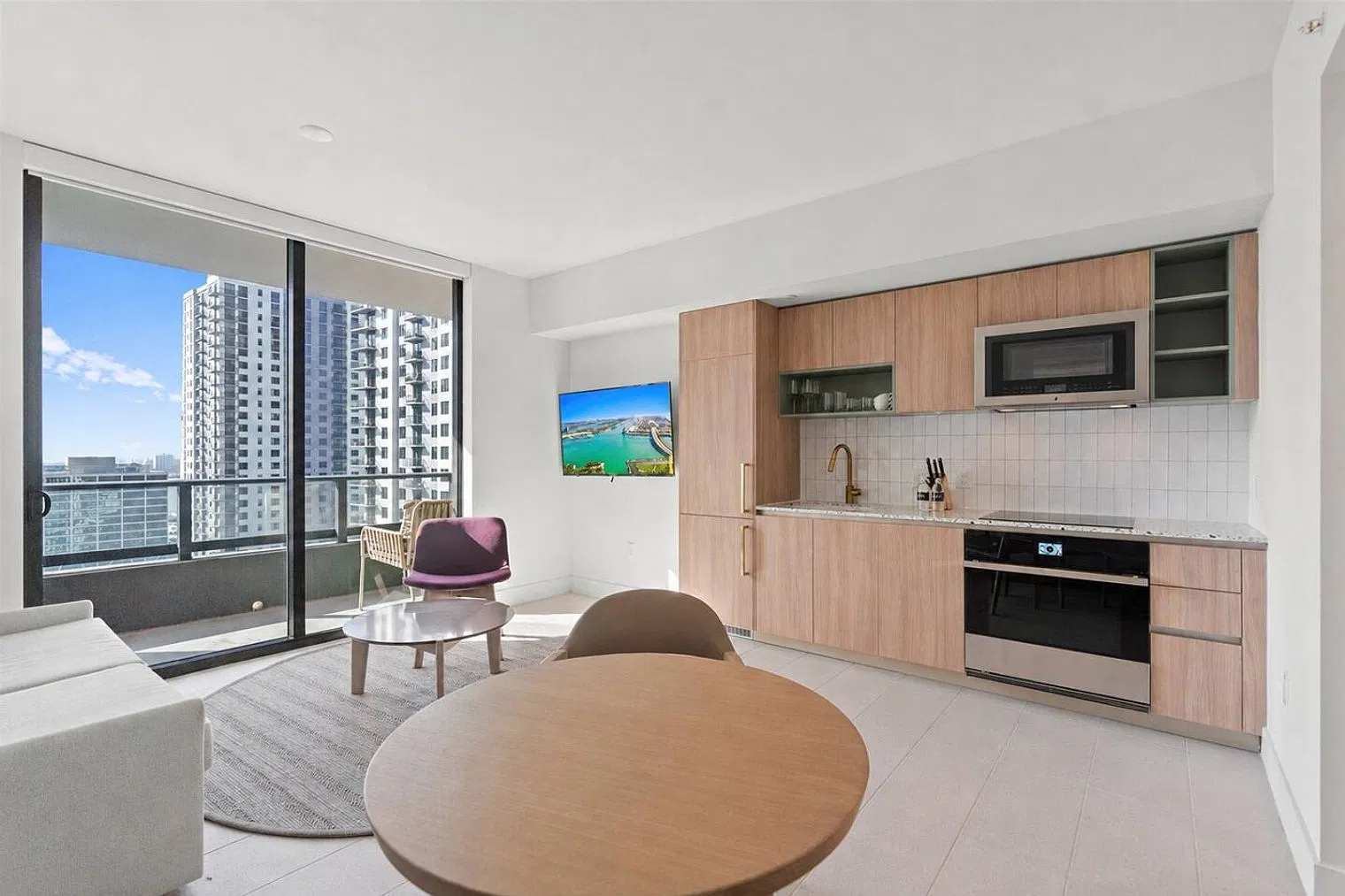 1 bed, 1.0 bath, 538 sqft, $5,948 — Photo 4