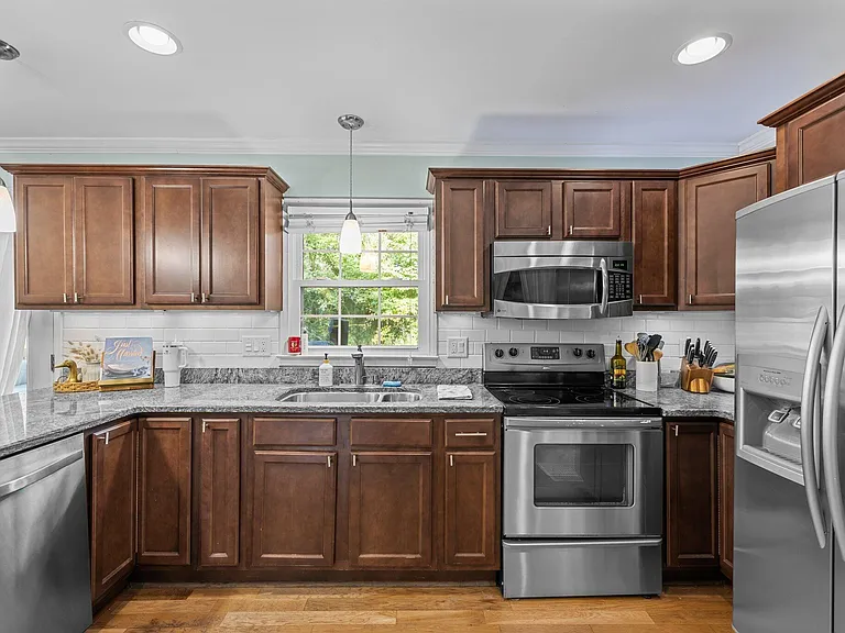 6109 Whittier Dr — Photo 14