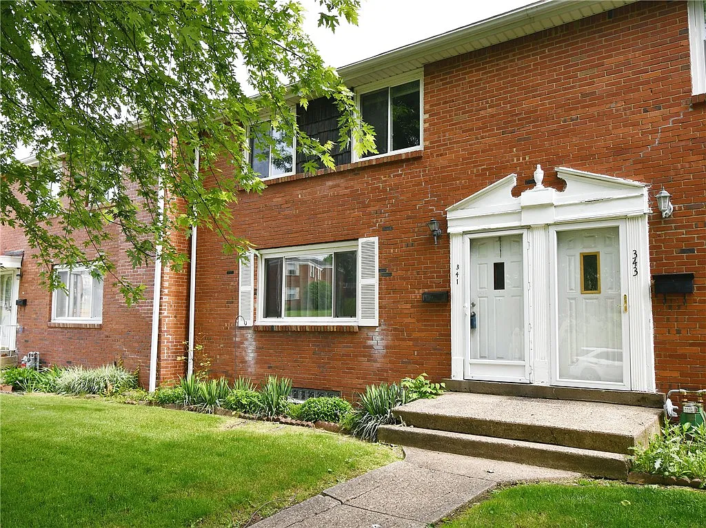 341 Macassar Dr photo 1