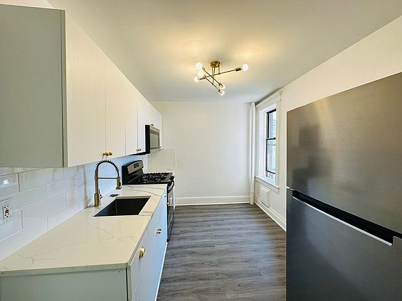 2nd image of 204 60th St #20E