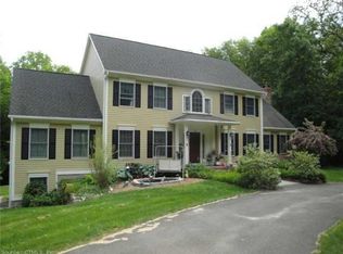 10 Coachmans Ln, Bethany, CT 06524