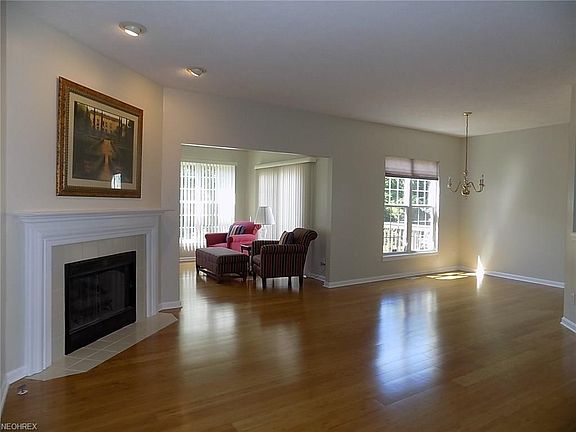 3rd image of 8520 Creekside Dr