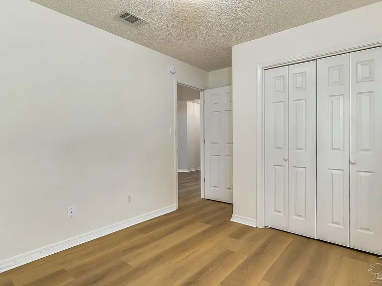 1108 Simpson St — Photo 17