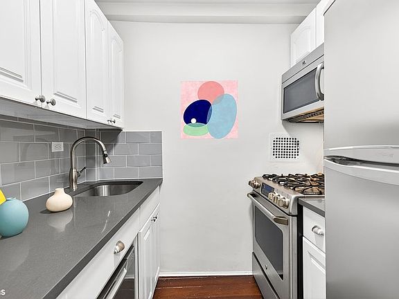 5th image of 167 E 67th St APT 2B