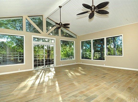 4th image of 40489 Carmelita Cir
