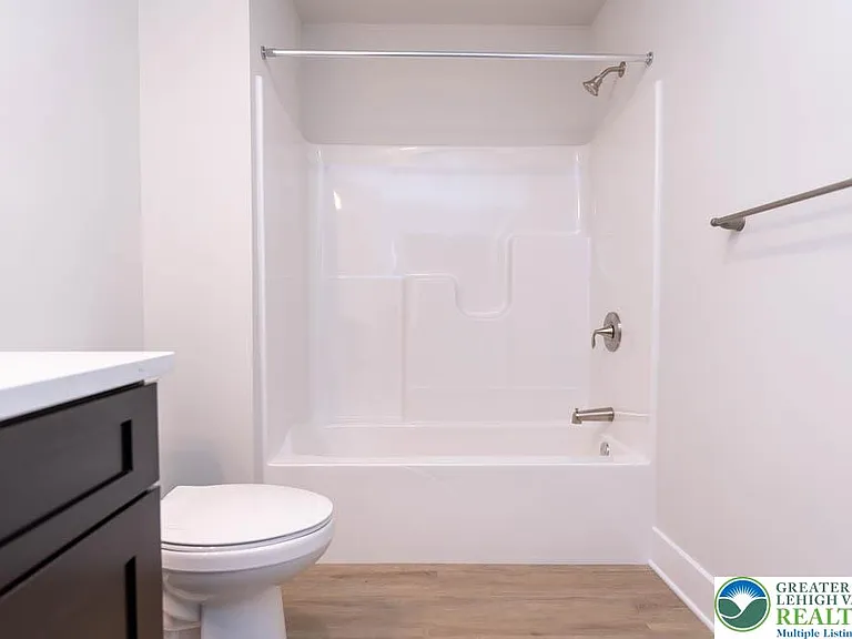 1275 E 4th St #202 — Photo 12
