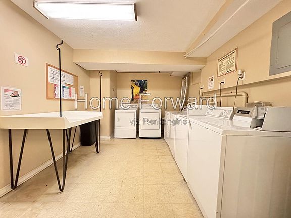 4th image of 164 Lakeshore Dr APT 21