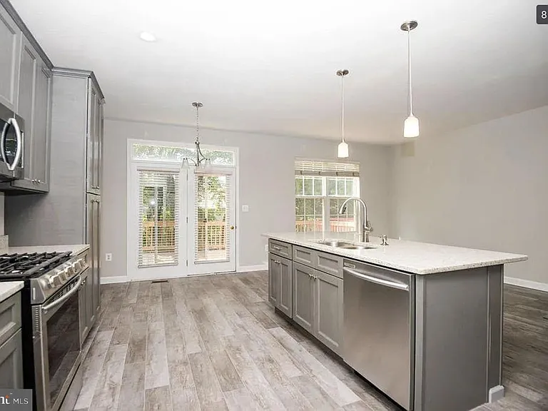 6251 Clara Edward Ter — Photo 8