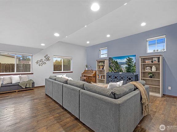 4th image of 6901 288th Street NW