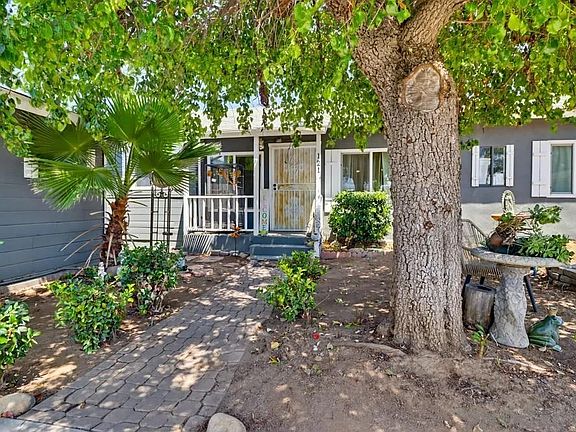 4th image of 121 S Stephanie Ln
