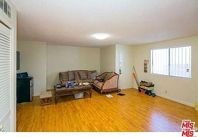 2nd image of 1046 S Ardmore Ave APT 3