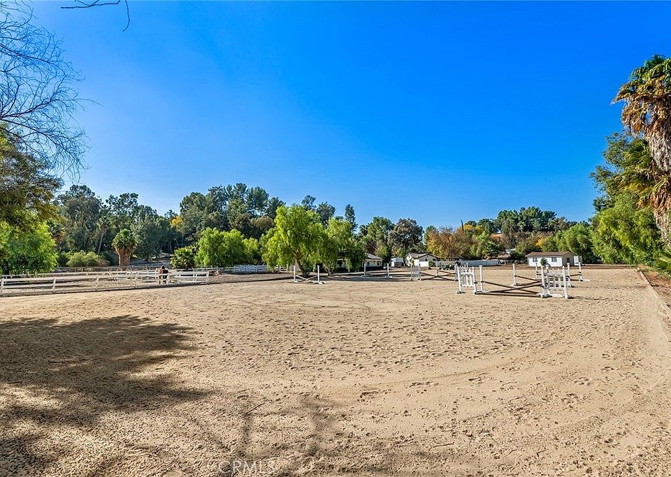 1st image of 5547 Paradise Valley Rd #6