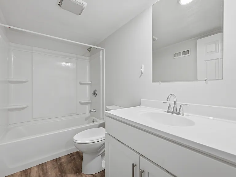 111 Laurel Ct #3 — Photo 9