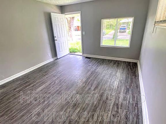 4th image of 8747 Desoto Dr