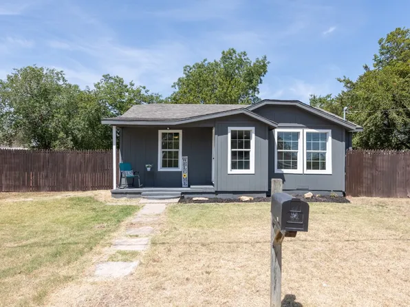 415 N Hancock St, Henrietta, TX 76365