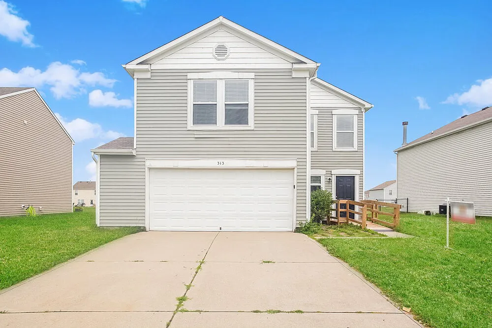 3 bed, 2.5 bath, 1516 sqft, $1,900 — Photo 1