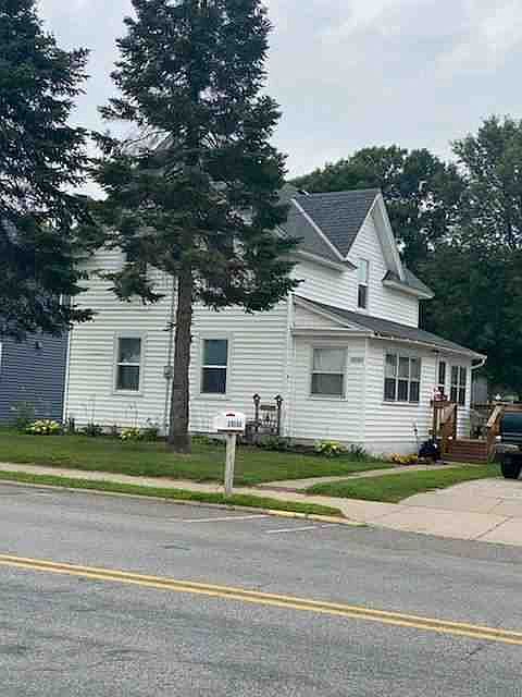 2nd image of 13131 Main St