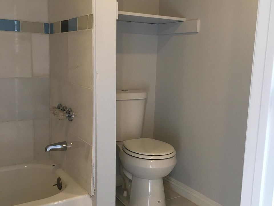 2nd image of 639 W 101st St #Back