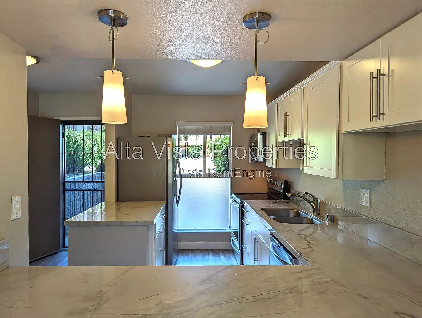 2 bed, 2.0 bath, 1038 sqft, $2,595 — Photo 2