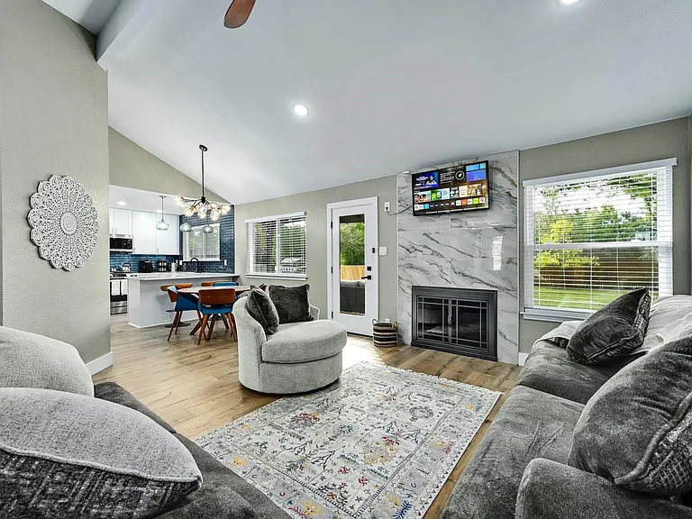 1807 Krizan Ave — Photo 2