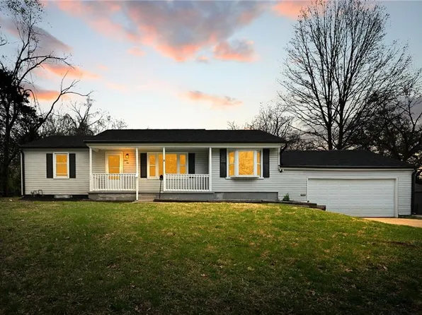 1210 Little Ave, Grandview, MO 64030