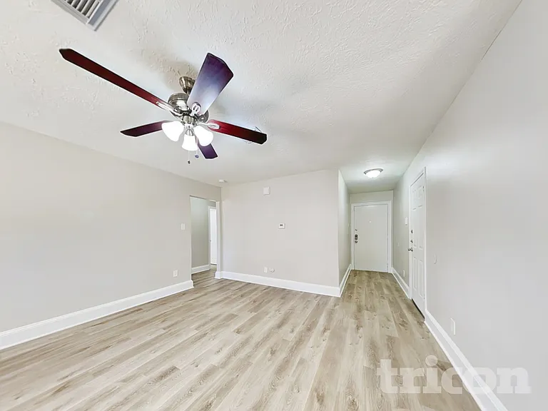 4427 Oakside Dr — Photo 5