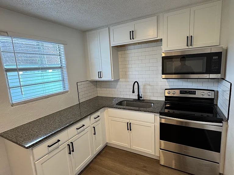 406 Oak St #404 — Photo 6