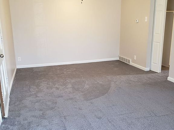 5th image of 607 Thunderbird Ct APT 4A