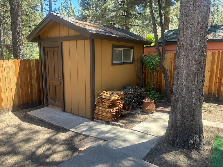 304 E Mojave Blvd — Photo 16