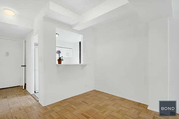 Sold by Bond New York | media 4